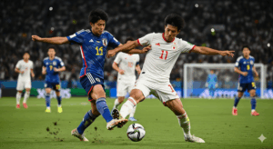 試合終盤、同点の状況で、中盤で激しくボールを奪い合う日本人選手たちの写真。